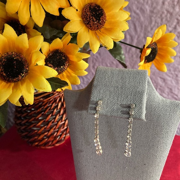 Earrings - Picture 13 of 16